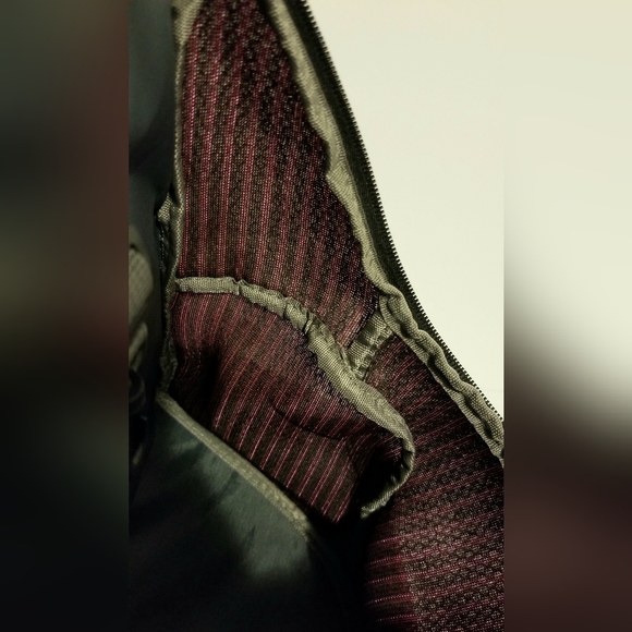 Soft sided Pet Backpack Carrier - Picture 11 of 12